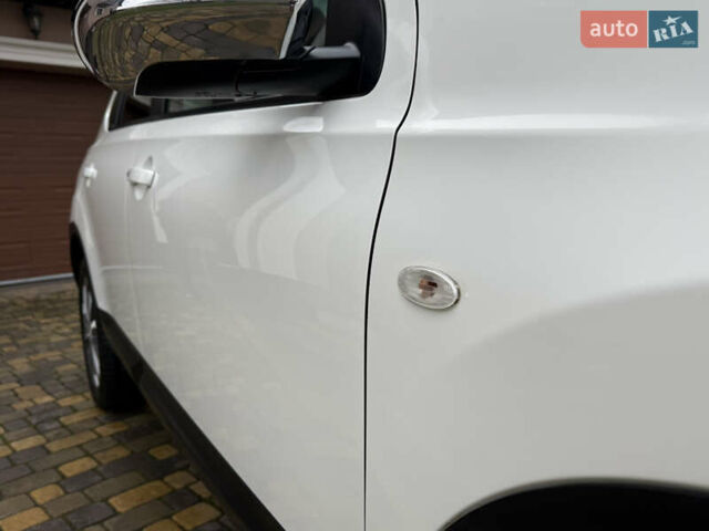 Белый Ниссан Кашкай 2, объемом двигателя 1.6 л и пробегом 220 тыс. км за 10650 $, фото 58 на Automoto.ua