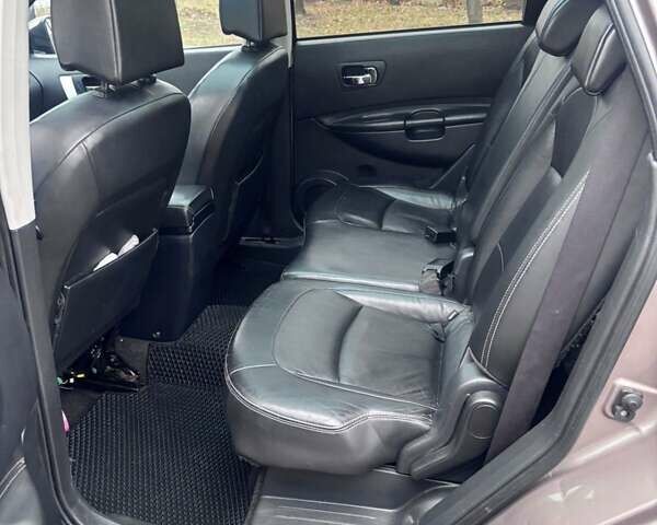 Бежевый Ниссан Кашкай 2, объемом двигателя 2 л и пробегом 250 тыс. км за 8800 $, фото 5 на Automoto.ua