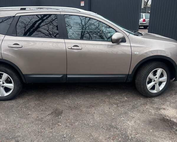 Бежевый Ниссан Кашкай 2, объемом двигателя 2 л и пробегом 250 тыс. км за 8800 $, фото 1 на Automoto.ua