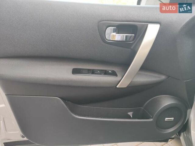 Бежевий Ніссан Кашкай 2, об'ємом двигуна 1.6 л та пробігом 227 тис. км за 10950 $, фото 25 на Automoto.ua