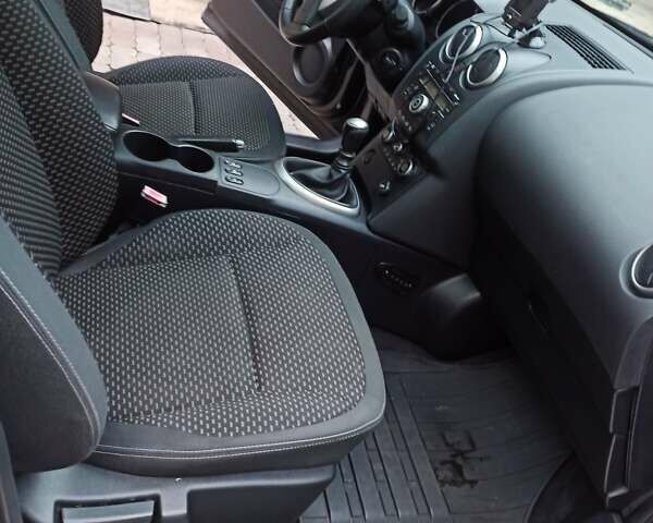 Черный Ниссан Кашкай 2, объемом двигателя 2 л и пробегом 163 тыс. км за 9200 $, фото 4 на Automoto.ua