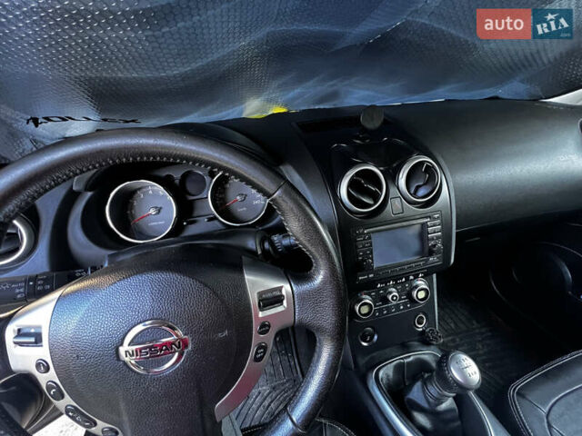 Черный Ниссан Кашкай 2, объемом двигателя 2 л и пробегом 380 тыс. км за 8600 $, фото 8 на Automoto.ua