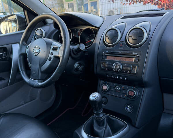 Черный Ниссан Кашкай 2, объемом двигателя 2 л и пробегом 210 тыс. км за 8800 $, фото 13 на Automoto.ua