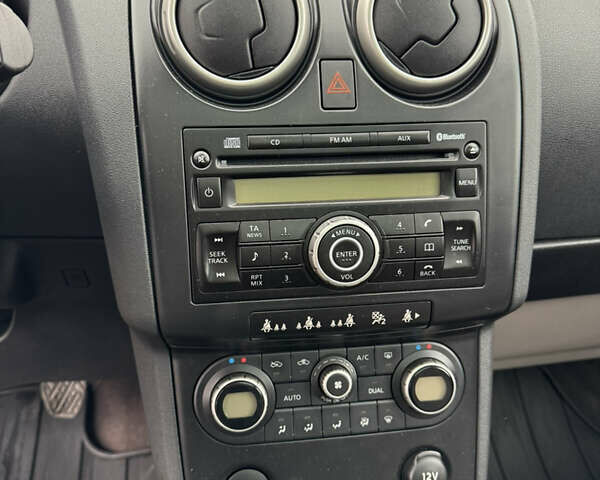 Черный Ниссан Кашкай 2, объемом двигателя 2 л и пробегом 193 тыс. км за 8950 $, фото 12 на Automoto.ua