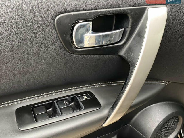 Черный Ниссан Кашкай 2, объемом двигателя 2 л и пробегом 231 тыс. км за 9999 $, фото 18 на Automoto.ua