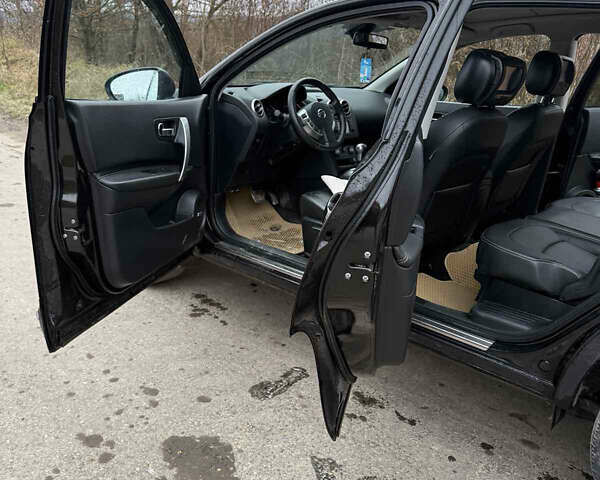 Черный Ниссан Кашкай 2, объемом двигателя 2 л и пробегом 261 тыс. км за 10600 $, фото 4 на Automoto.ua