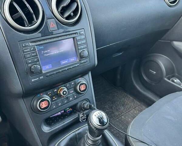 Черный Ниссан Кашкай 2, объемом двигателя 1.5 л и пробегом 218 тыс. км за 9500 $, фото 2 на Automoto.ua