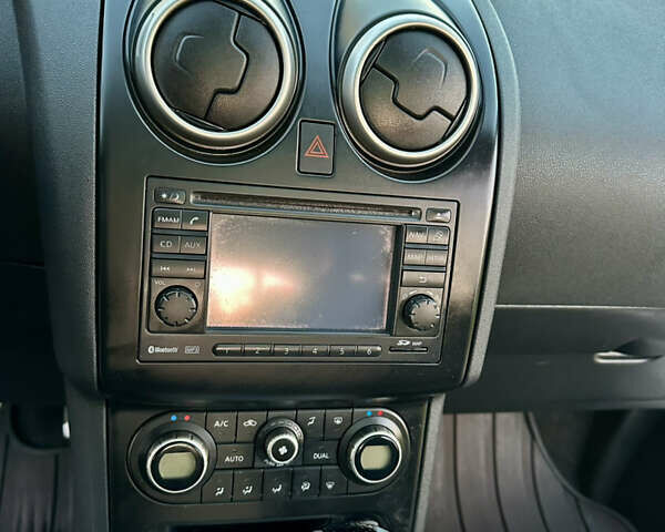 Черный Ниссан Кашкай 2, объемом двигателя 2 л и пробегом 189 тыс. км за 12555 $, фото 54 на Automoto.ua