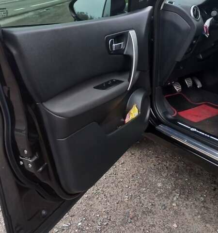 Черный Ниссан Кашкай 2, объемом двигателя 2 л и пробегом 300 тыс. км за 12400 $, фото 6 на Automoto.ua