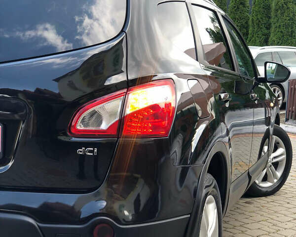 Чорний Ніссан Кашкай 2, об'ємом двигуна 1.6 л та пробігом 247 тис. км за 10450 $, фото 39 на Automoto.ua