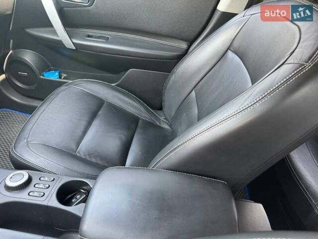 Черный Ниссан Кашкай 2, объемом двигателя 2 л и пробегом 206 тыс. км за 13000 $, фото 3 на Automoto.ua