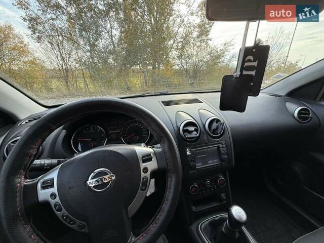 Черный Ниссан Кашкай 2, объемом двигателя 1.5 л и пробегом 265 тыс. км за 10800 $, фото 5 на Automoto.ua
