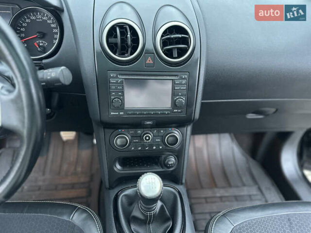 Черный Ниссан Кашкай 2, объемом двигателя 1.6 л и пробегом 211 тыс. км за 11500 $, фото 40 на Automoto.ua