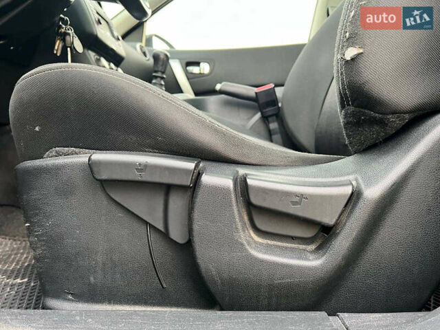 Черный Ниссан Кашкай 2, объемом двигателя 1.5 л и пробегом 277 тыс. км за 10890 $, фото 18 на Automoto.ua