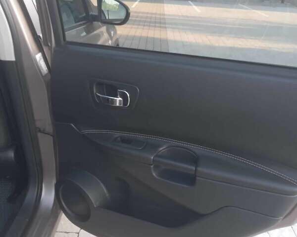 Коричневый Ниссан Кашкай 2, объемом двигателя 2 л и пробегом 186 тыс. км за 15000 $, фото 9 на Automoto.ua