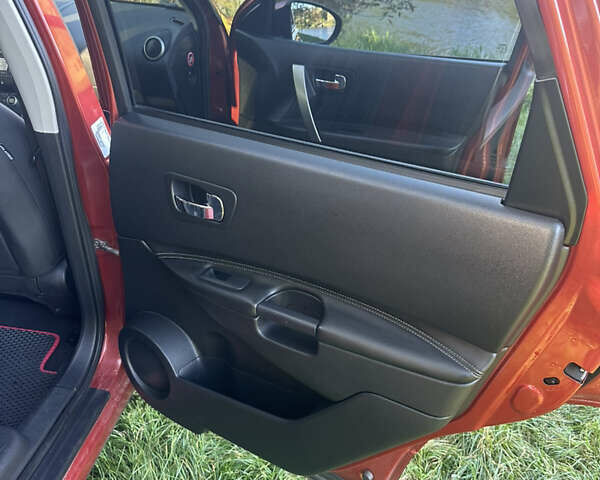 Красный Ниссан Кашкай 2, объемом двигателя 2 л и пробегом 262 тыс. км за 10000 $, фото 8 на Automoto.ua