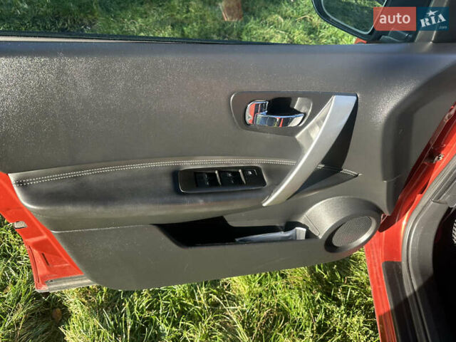 Красный Ниссан Кашкай 2, объемом двигателя 2 л и пробегом 262 тыс. км за 10000 $, фото 10 на Automoto.ua