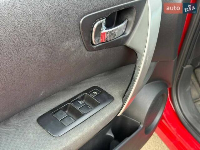 Красный Ниссан Кашкай 2, объемом двигателя 2 л и пробегом 240 тыс. км за 7490 $, фото 20 на Automoto.ua