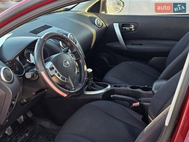 Красный Ниссан Кашкай 2, объемом двигателя 1.5 л и пробегом 292 тыс. км за 9999 $, фото 25 на Automoto.ua