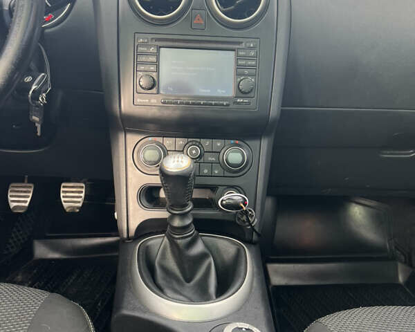 Красный Ниссан Кашкай 2, объемом двигателя 2 л и пробегом 286 тыс. км за 10800 $, фото 22 на Automoto.ua