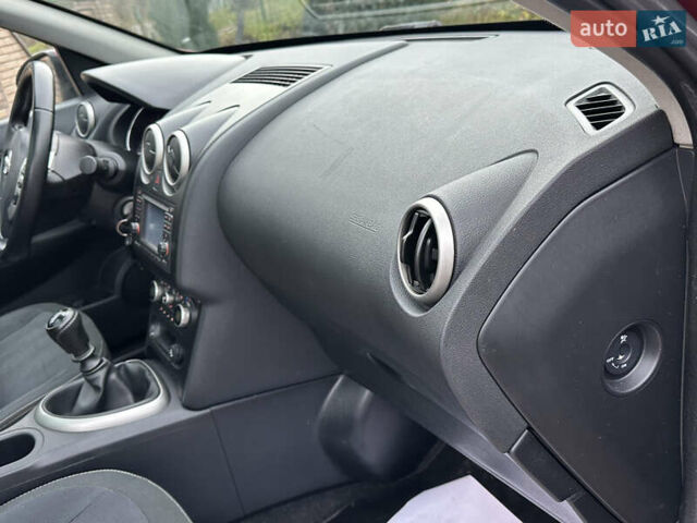 Червоний Ніссан Кашкай 2, об'ємом двигуна 2 л та пробігом 216 тис. км за 10600 $, фото 20 на Automoto.ua