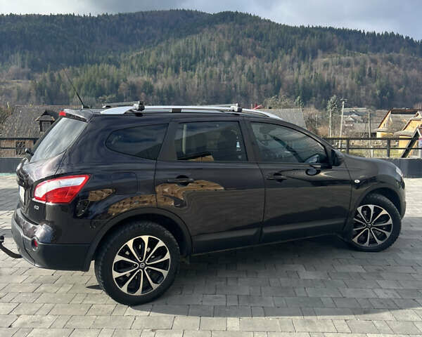 Красный Ниссан Кашкай 2, объемом двигателя 2 л и пробегом 286 тыс. км за 10800 $, фото 3 на Automoto.ua