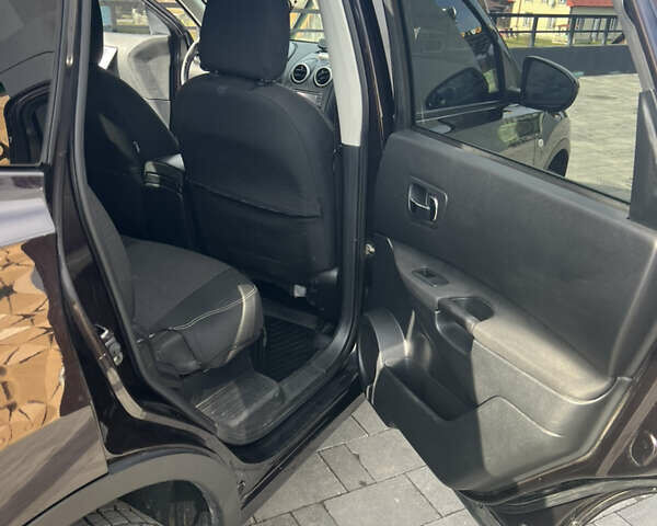 Красный Ниссан Кашкай 2, объемом двигателя 2 л и пробегом 286 тыс. км за 10800 $, фото 19 на Automoto.ua