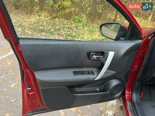 Красный Ниссан Кашкай 2, объемом двигателя 2 л и пробегом 118 тыс. км за 11800 $, фото 26 на Automoto.ua