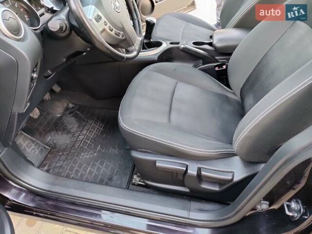Красный Ниссан Кашкай 2, объемом двигателя 1.6 л и пробегом 247 тыс. км за 9500 $, фото 2 на Automoto.ua