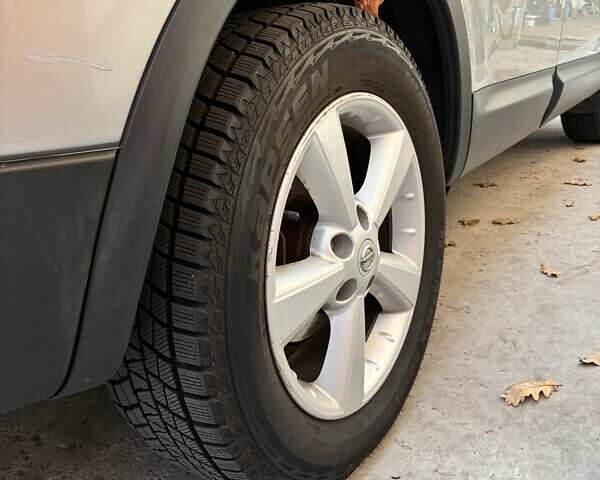 Сірий Ніссан Кашкай 2, об'ємом двигуна 2 л та пробігом 289 тис. км за 10900 $, фото 17 на Automoto.ua