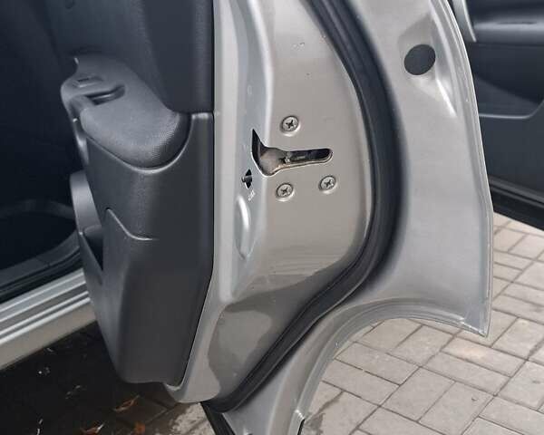 Сірий Ніссан Кашкай 2, об'ємом двигуна 1.46 л та пробігом 280 тис. км за 7650 $, фото 53 на Automoto.ua