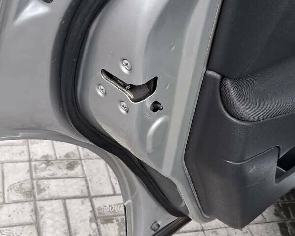 Сірий Ніссан Кашкай 2, об'ємом двигуна 1.46 л та пробігом 280 тис. км за 7650 $, фото 33 на Automoto.ua