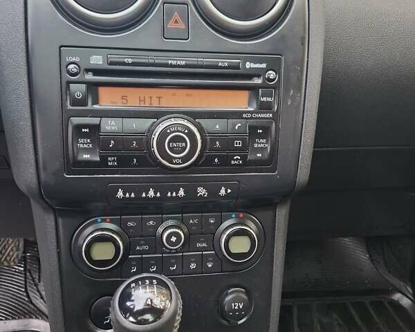 Сірий Ніссан Кашкай 2, об'ємом двигуна 1.46 л та пробігом 280 тис. км за 7650 $, фото 20 на Automoto.ua