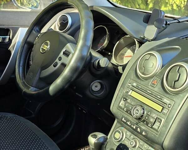 Ниссан Кашкай 2 2009 в Бердичеве на Automoto.ua Серый Ниссан Кашкай 2, объемом двигателя 1.6 л и пробегом 300 тыс. км за 9800 $, фото 4 на Automoto.ua