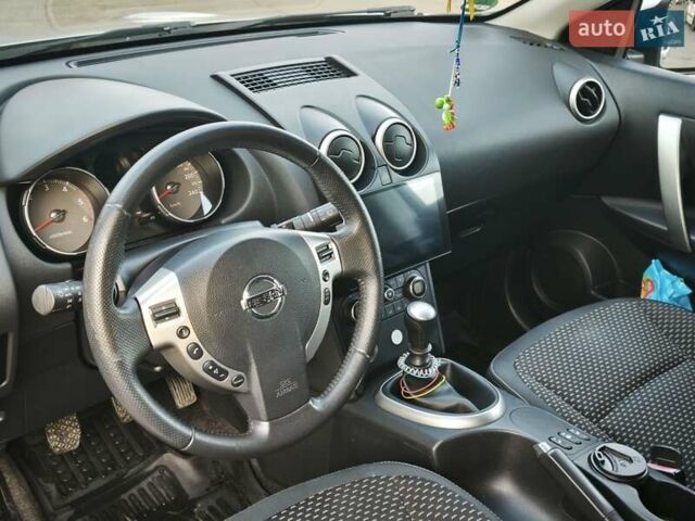 Серый Ниссан Кашкай 2, объемом двигателя 2 л и пробегом 212 тыс. км за 10000 $, фото 14 на Automoto.ua