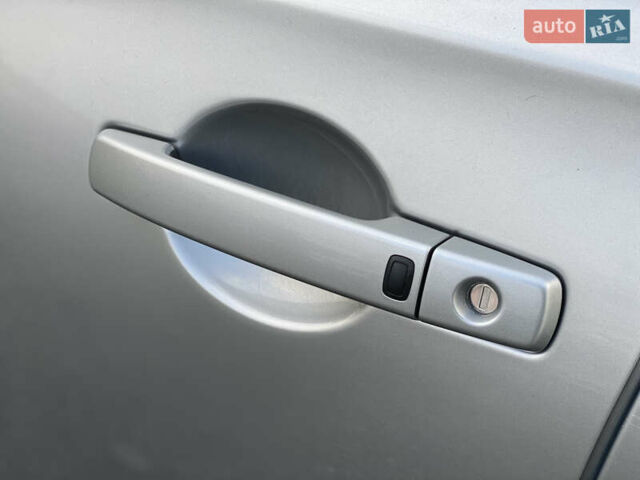 Серый Ниссан Кашкай 2, объемом двигателя 2 л и пробегом 241 тыс. км за 9999 $, фото 63 на Automoto.ua