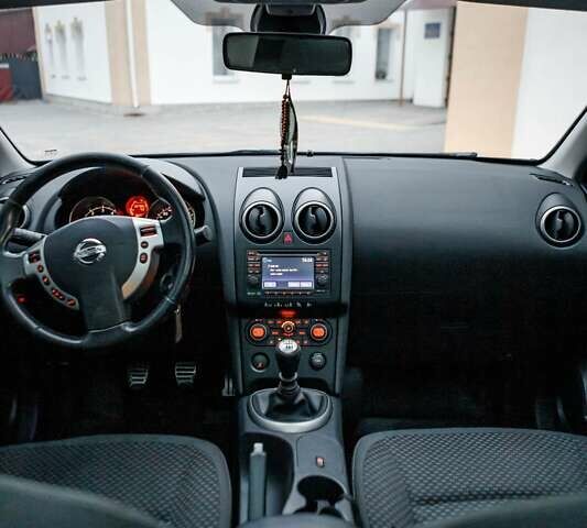 Сірий Ніссан Кашкай 2, об'ємом двигуна 1.46 л та пробігом 320 тис. км за 8600 $, фото 33 на Automoto.ua