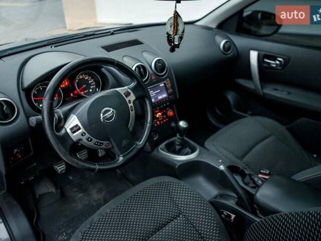 Сірий Ніссан Кашкай 2, об'ємом двигуна 1.46 л та пробігом 320 тис. км за 8600 $, фото 18 на Automoto.ua