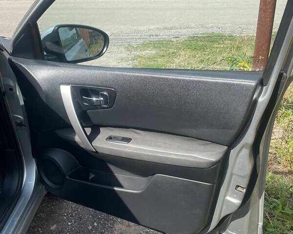 Серый Ниссан Кашкай 2, объемом двигателя 1.46 л и пробегом 207 тыс. км за 8800 $, фото 18 на Automoto.ua