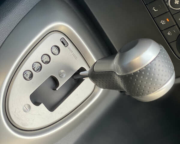 Серый Ниссан Кашкай 2, объемом двигателя 2 л и пробегом 241 тыс. км за 9999 $, фото 21 на Automoto.ua