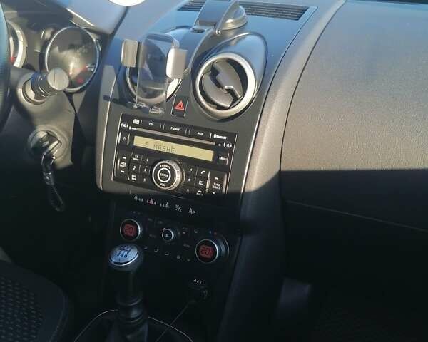 Серый Ниссан Кашкай 2, объемом двигателя 1.46 л и пробегом 287 тыс. км за 8800 $, фото 24 на Automoto.ua