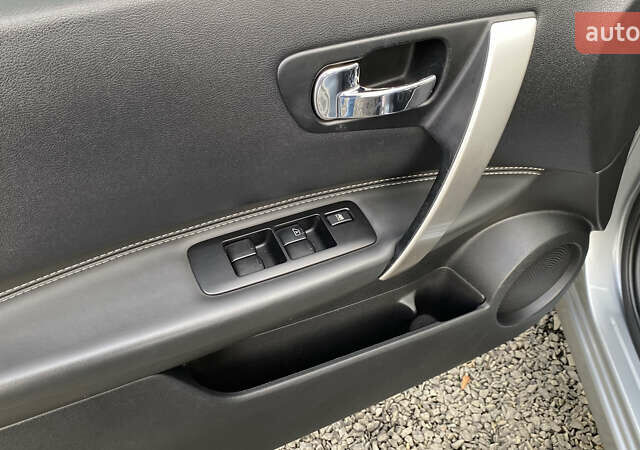 Серый Ниссан Кашкай 2, объемом двигателя 2 л и пробегом 241 тыс. км за 9999 $, фото 47 на Automoto.ua