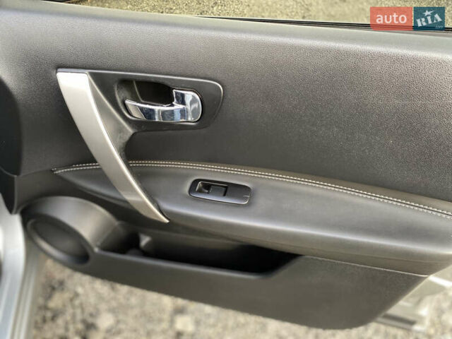 Серый Ниссан Кашкай 2, объемом двигателя 2 л и пробегом 241 тыс. км за 9999 $, фото 35 на Automoto.ua