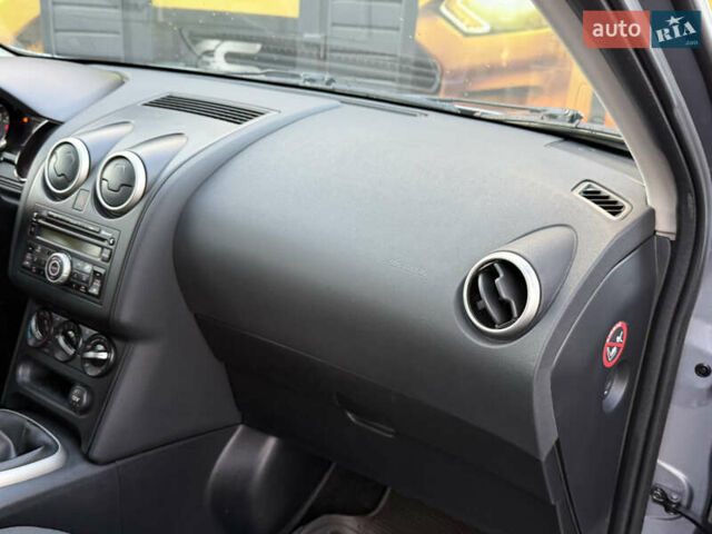 Сірий Ніссан Кашкай 2, об'ємом двигуна 1.6 л та пробігом 205 тис. км за 9999 $, фото 27 на Automoto.ua