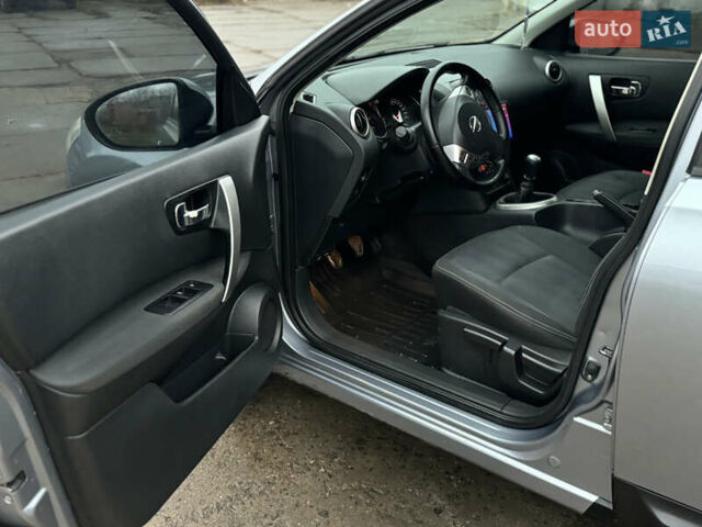 Сірий Ніссан Кашкай 2, об'ємом двигуна 2 л та пробігом 236 тис. км за 9350 $, фото 16 на Automoto.ua