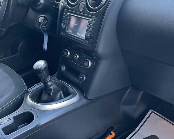 Серый Ниссан Кашкай 2, объемом двигателя 2 л и пробегом 188 тыс. км за 10999 $, фото 36 на Automoto.ua