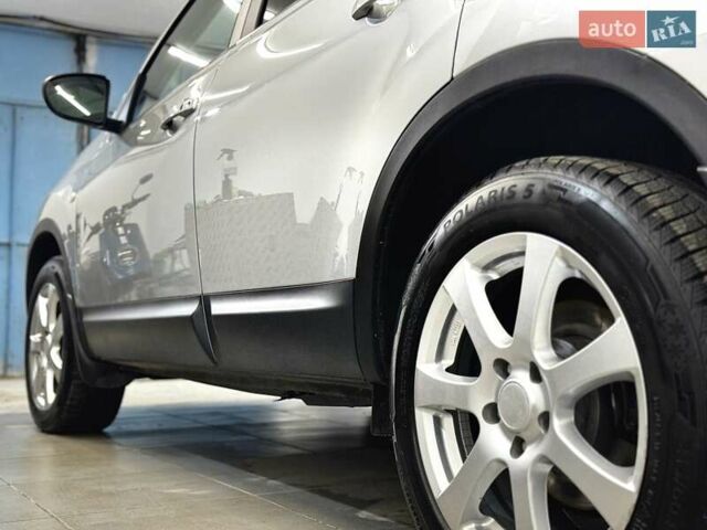 Сірий Ніссан Кашкай 2, об'ємом двигуна 2 л та пробігом 84 тис. км за 12500 $, фото 25 на Automoto.ua