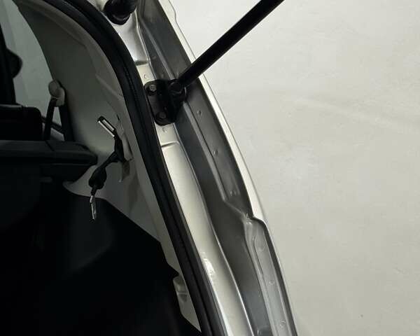 Сірий Ніссан Кашкай 2, об'ємом двигуна 2 л та пробігом 84 тис. км за 12500 $, фото 70 на Automoto.ua