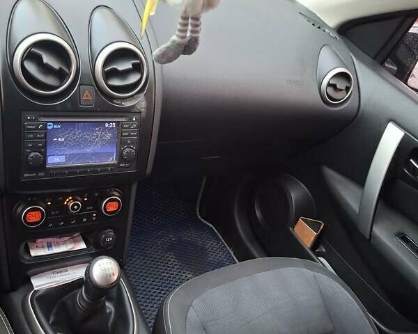 Серый Ниссан Кашкай 2, объемом двигателя 1.6 л и пробегом 257 тыс. км за 10400 $, фото 48 на Automoto.ua