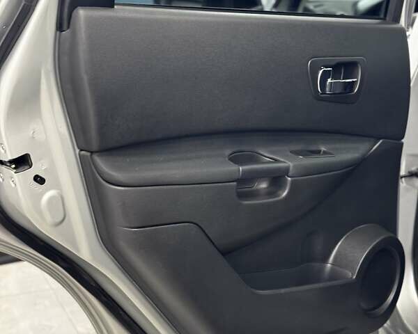 Сірий Ніссан Кашкай 2, об'ємом двигуна 2 л та пробігом 84 тис. км за 12500 $, фото 79 на Automoto.ua